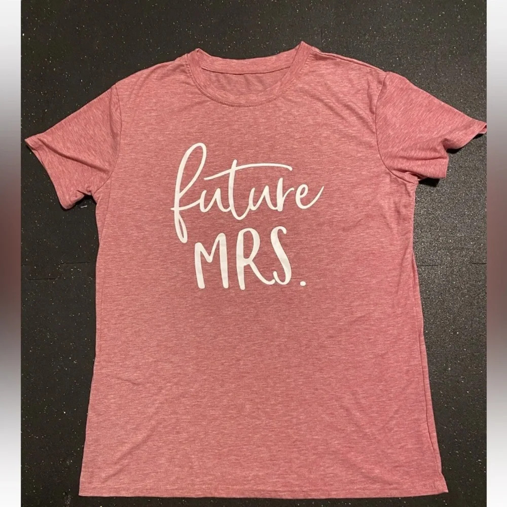 Future Mrs Women's Engagement T-Shirt - Size L Pink Mauve Nice Tshirt Looks New